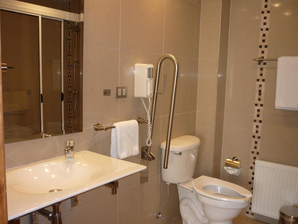 Hotel Ontiveros San Fernando Room photo